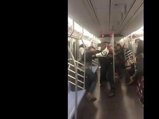 Φωτογραφία για ΧΑΜΟΣ: Άντρας χαστούκισε γυναίκα μέσα στο μετρό [video]