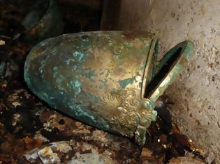 Φωτογραφία για Εντυπωσιακά ευρήματα σε ασύλητο τάφο στη Βεργίνα