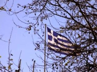 Φωτογραφία για 14χρονος έκλεψε την Ελληνική σημαία από σχολείο στα Νέα Μουδανιά...