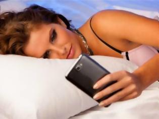 Φωτογραφία για Κοιμάστε με το κινητό; Μήπως είναι επικίνδυνο;