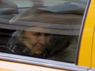 Φωτογραφία για Η ιστορία που θα σας κάνει να κλάψετε: Ένας ταξιτζής πήρε τον πιο απρόσμενο επιβάτη...Έναν επιβάτη που του άλλαξε τη ζωή