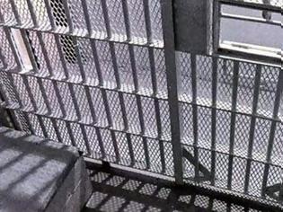 Φωτογραφία για Οκτώ μέρες στο κελί ο 17χρονος ύποπτος για το φονικό της Λάρνακας