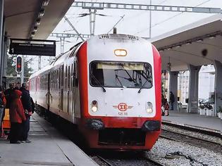Φωτογραφία για Μετωπική σύγκρουση τρένου του ΟΣΕ με συρμό του Προαστιακού στο Ρούφ