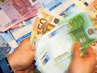 Φωτογραφία για ΣΑΣ ΕΝΔΙΑΦΕΡΕΙ: Έρχεται το επίδομα των 1.000 ευρώ! - Ποιοι είναι οι δικαιούχοι;