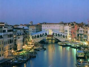 Φωτογραφία για Ο δήμος Βενετίας απαγορεύει τις βαλίτσες με... ροδάκια - Κάνουν θόρυβο και ξυπνούν τους κατοίκους