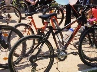 Φωτογραφία για Πιάστηκαν να αποσυναρμολογούν ποδήλατα του δήμου και συνελήφθησαν