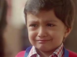 Φωτογραφία για Αφήστε τον γιο σας να κλάψει: Ένα βίντεο που πρέπει να δείτε αν έχετε αγόρια!