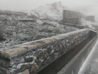 Φωτογραφία για Αχαΐα: Πέφτουν τα πρώτα χιόνια στο Χελμό - Υπό το μηδέν η θερμοκρασία