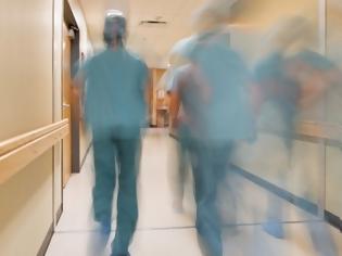 Φωτογραφία για Στο «κόκκινο» τα νοσοκομεία της Θεσσαλονίκης – Κινδυνεύουν ζωές καταγγέλλουν οι γιατροί