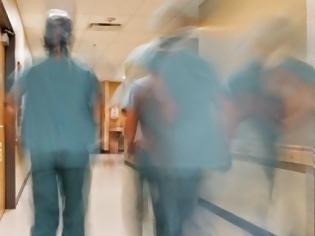 Φωτογραφία για Στο «κόκκινο» τα νοσοκομεία της Θεσσαλονίκης – Κινδυνεύουν ζωές καταγγέλλουν οι γιατροί...