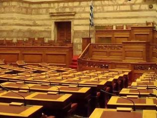 Φωτογραφία για Κόψιμο τους πιάνει στην ελληνική Βουλή; Δείτε πόσα χιλιόμετρα (!) χαρτί ΥΓΕΙΑΣ αγόρασαν και... μείνετε!