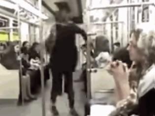 Φωτογραφία για Το γύρο του κόσμου κάνει βίντεο με νεαρή που χορεύει στο μετρό της Τεχεράνης!