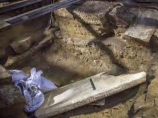 Φωτογραφία για Ετσι βρέθηκε ο σκελετός του αρχαίου νεκρού στην Αμφίπολη... [photos]