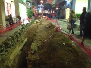 Φωτογραφία για Πάτρα: ξηλώνουν τον πεζόδρομο της Ρήγα Φεραίου μέσα στις γιορτές