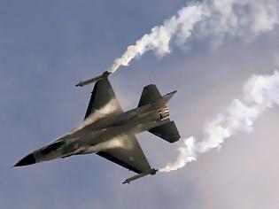 Φωτογραφία για «Βουτά» στη θάλασσα η Πολεμική Αεροπορία για την ανέλκυση του F-16 της