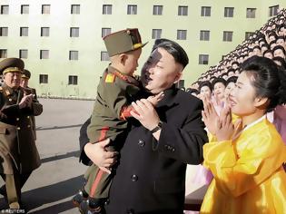 Φωτογραφία για Σύζυγοι Στρατιωτικών “Παραλήρησαν” στην παρουσία του Κιμ Γιονγκ-ουν