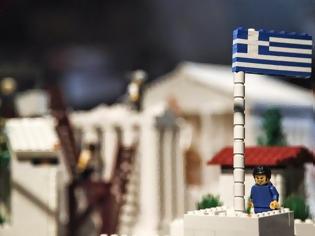 Φωτογραφία για Η Ακρόπολη αλλιώς: Ο Ιερός Βράχος και τα Γλυπτά του Παρθενώνα με 120.000 τουβλάκια Lego [photos]