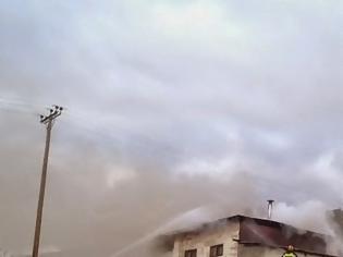Φωτογραφία για Δείτε φωτογραφίες από τη χθεσινή πυρκαγιά που ξέσπασε σε επιχείρηση μαρμάρων στη Καστοριά