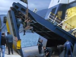 Φωτογραφία για ΤΡΟΜΟΣ στην Ικαρία: Επιβατικό πλοίο προσέκρουσε στο λιμάνι! [photos]