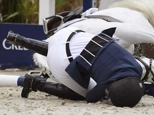Φωτογραφία για Η καταστροφική πτώση της Αθηνάς Ωνάση που την έκανε να κινδυνεύσει και οδήγησε στον θάνατο το άλογό της