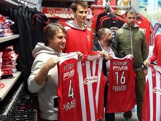 Φωτογραφία για ΞΕΧΩΡΙΣΤΟΙ ΕΠΙΣΚΕΠΤΕΣ ΣΤΟ Official Olympiacos BC Store! (ΒΙΝΤΕΟ & PHOTOS)