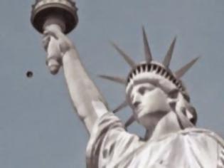 Φωτογραφία για Μια παράξενη μαύρη ΑΜΟΡΦΗ μάζα στο Άγαλμα της Ελευθερίας! [video]