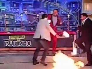 Φωτογραφία για ΣΟΚΑΡΙΣΤΙΚΟ βίντεο: Παρουσιαστής έπιασε φωτιά σε ζωντανή παιδική εκπομπή... [video]