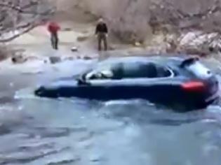 Φωτογραφία για Κινδύνεψε να πνιγεί με το 4χ4 στο ποτάμι...[video]
