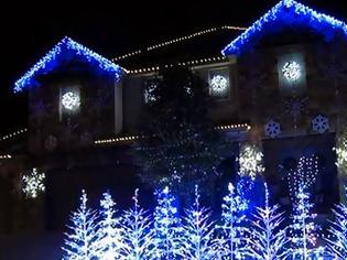 Φωτογραφία για Χριστουγεννιάτικο show με φωτάκια στους ρυθμούς του Let It Go [Video]