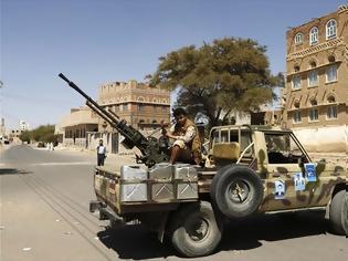 Φωτογραφία για Υεμένη: Το υπουργείο Άμυνας απέκλεισαν οι φιλοϊρανοί σιίτες αντάρτες