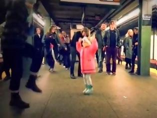Φωτογραφία για Ο χορός της μικρής στο μετρό έγινε viral με 1,3 εκατ. κλικ! [video]