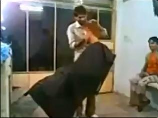 Φωτογραφία για Δεν πάμε καλά: Κουρέας ρίχνει σφαλιάρα σε πελάτη του επειδή τον πήρε ο ύπνος [video]