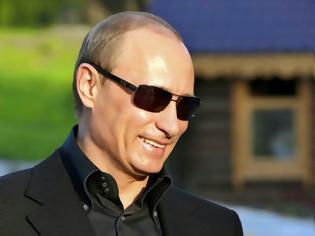 Φωτογραφία για Γιατί χαίρεται ο Πούτιν και χαμογελά πατέρα;