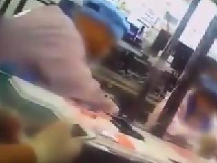 Φωτογραφία για Το βίντεο σοκάρει: Απάνθρωπες συνθήκες εργασίας στα εργοστάσια της Apple ... [video]