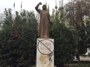 Φωτογραφία για Βεβήλωσαν το άγαλμα του Ρήγα Φεραίου στην πλατεία Νομαρχίας