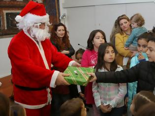 Φωτογραφία για Ήρθε ο Άγιος Βασίλης για τα παιδιά των δημοσιογράφων στο Ηράκλειο [video + photos]