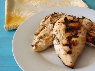 Φωτογραφία για Η συνταγή της ημέρας: Ζουμερό φιλέτο κοτόπουλου μαριναρισμένο με γιαούρτι και μυρωδικά!