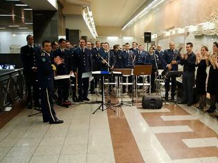 Φωτογραφία για Εορταστική Συναυλία της Μπάντας της ΠΑ στο Σταθμό Μετρό Σύνταγμα