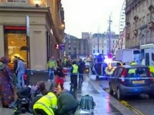 Φωτογραφία για Αποριματοφόρο εκτός ελέγχου παρέσυρε έξι άτομα στη Σκωτία...Όλη η τρελή πορεία του οχήματος που σκόρπισε το θάνατο!