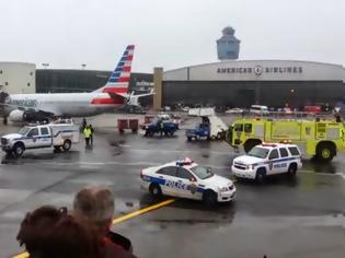Φωτογραφία για ΤΡΟΜΟΣ στο αεροδρόμιο της Νέας Υόρκης: Τράκαραν αεροπλάνα! [video]