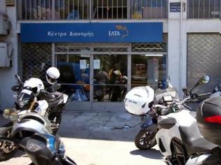 Φωτογραφία για Αχαΐα: Δύο ληστείες σε ΕΛΤΑ με λεία 7.000 ευρώ