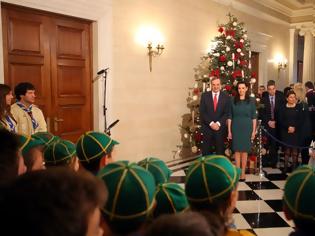 Φωτογραφία για Τα χριστουγεννιάτικα κάλαντα στον Πρωθυπουργό