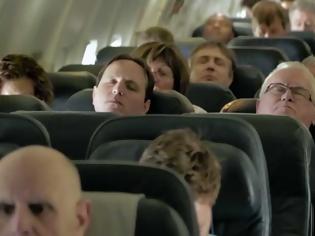 Φωτογραφία για Όλοι αποκοιμήθηκαν σε αυτό το αεροπλάνο, όταν όμως ξύπνησαν τους περίμενε μια έκπληξη... [video]