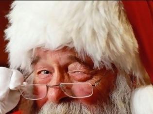 Φωτογραφία για Σοκαριστική διαφήμιση: Ο Άγιος Βασίλης ποζάρει με ένα όπλο στο χέρι! [photo]