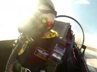 Φωτογραφία για Ψυχολογικές επιχειρήσεις: Ο αρχηγός της τουρκικής ΠΑ σε πτήση επίδειξης με F 16!
