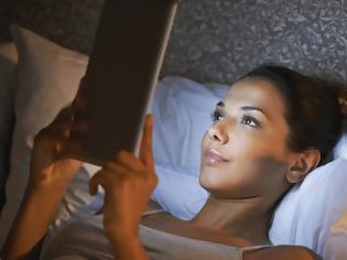Φωτογραφία για Η ανάγνωση με το iPad πριν τον ύπνο είναι βλαβερή για την υγεία