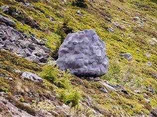 Φωτογραφία για Αυτός ο τεράστιος βράχος στις Ελβετικές Άλπεις είναι στην πραγματικότητα κάτι εντελώς διαφορετικό! [photos]
