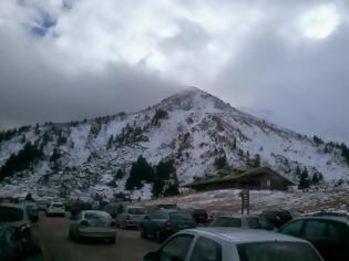 Φωτογραφία για Ανοιχτοί όλοι οι δρόμοι που οδηγούν στο Χιονοδρομικό των Καλαβρύτων - Μάχη με το χιόνι δίνουν οι χειριστές των εκχιονιστικών μηχανημάτων