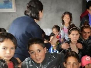 Φωτογραφία για Γιορτινή εκδήλωση για τα παιδιά των τσιγγάνων στην Τρίπολη... [video]