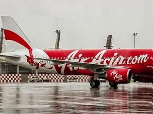 Φωτογραφία για Αποκάλυψη: Το αεροπλάνο της AirAsia έπεσε κάθετα, σαν να το έσπρωξε βίαια ένα γιγάντιο χέρι [photos]